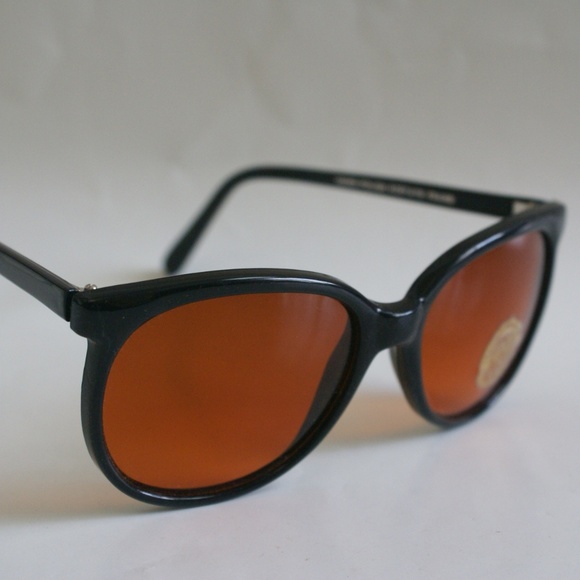 NWT True Vintage School Boy / cats eye 80's/90's style True Blue Sunglasses